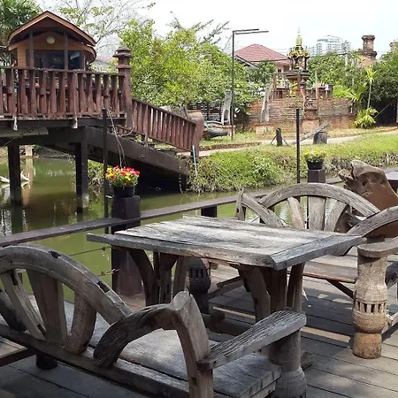 Nontnatee Homestay And Restaurant